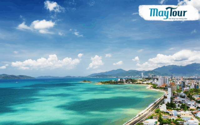 Toàn cảnh thành phố biển và bãi biển xanh đẹp khi đi du lịch Nha Trang