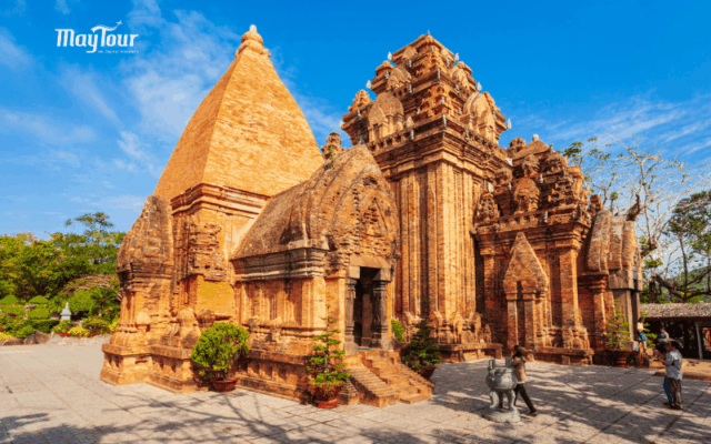 Tour Mũi Né 3 ngày 2 đêm trọn gói khởi hành từ TP.HCM – nghỉ dưỡng resort Mũi Né sát biển, tham quan Đồi Cát Hồng, Bàu Trắng, Lâu Đài Rượu Vang và thưởng thức BBQ hải sản Phan Thiết.