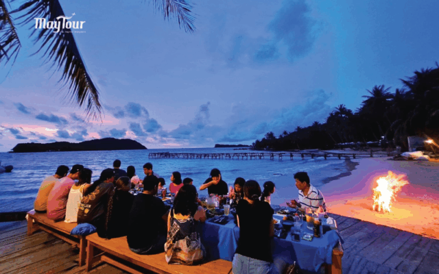 Tour Mũi Né 3 ngày 2 đêm trọn gói khởi hành từ TP.HCM – nghỉ dưỡng resort Mũi Né sát biển, tham quan Đồi Cát Hồng, Bàu Trắng, Lâu Đài Rượu Vang và thưởng thức BBQ hải sản Phan Thiết.