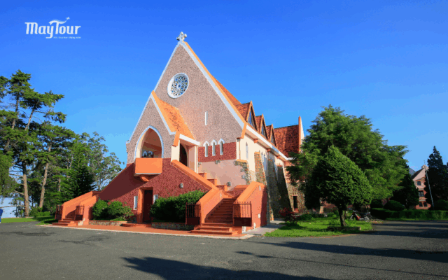 Domaine de Marie – nhà thờ hồng biểu tượng trong tour Đà Lạt Tết trọn gói