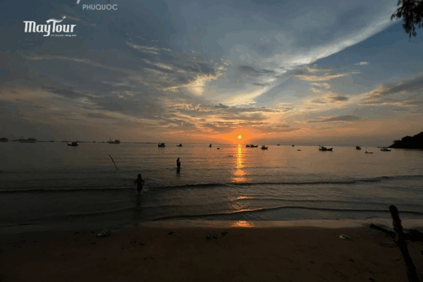 Bãi Đất Đỏ hoang sơ, đường biển ôm núi tuyệt đẹp – tour Nam Du 3 ngày 3 đêm trọn gói