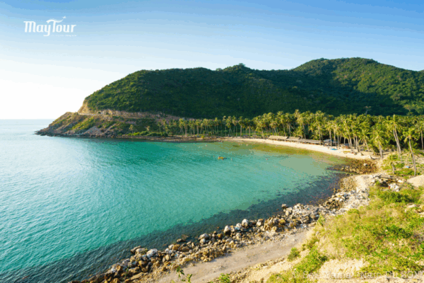Bãi Mến cát trắng mịn, biển êm buổi chiều – tour đảo Nam Du 3 ngày 3 đêm