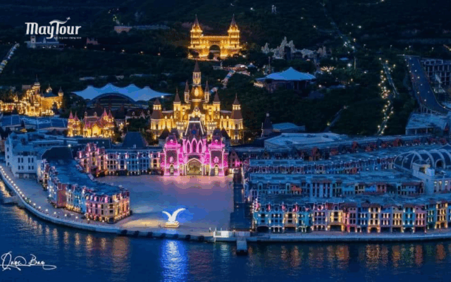 Tự do khám phá VinWonders Nha Trang vào ban đêm