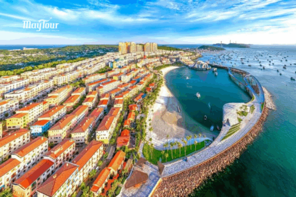 Sunset Town Phú Quốc sắc màu Địa Trung Hải – điểm tham quan nổi bật trong tour Phú Quốc khách sạn 3 sao