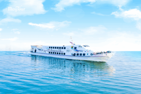 Tàu cao tốc chở du khách ra đảo Phú Quốc - tour Phú Quốc 3 ngày 3 đêm trọn gói