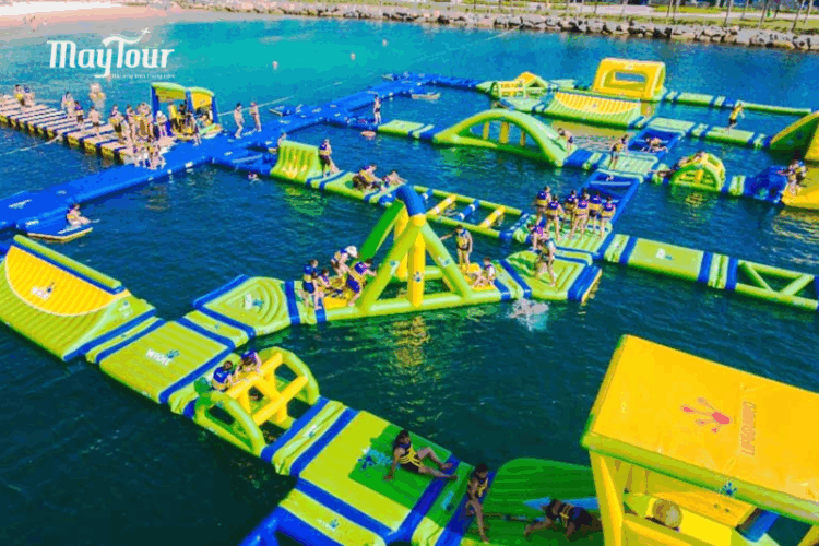 Vịnh phao nổi Splash Bay Vinpearl Nha Trang, khu vui chơi trên biển thu hút hàng trăm du khách mỗi ngày