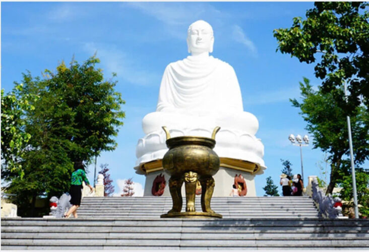 Chùa Long Sơn – điểm tâm linh nổi bật tại Nha Trang