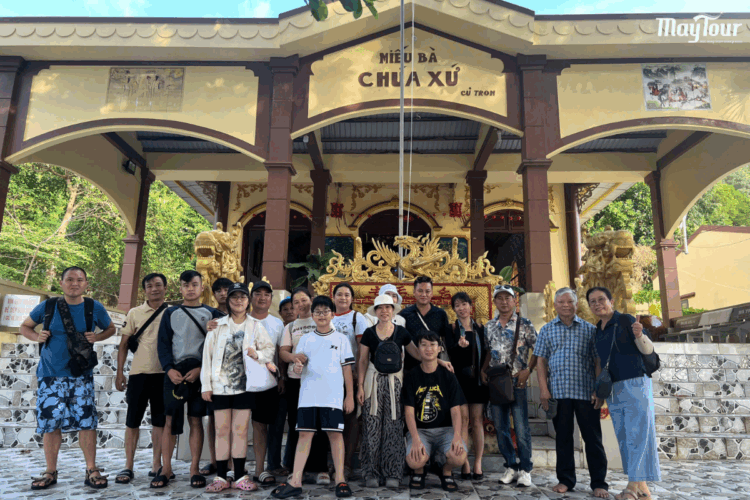 Miếu Bà Chúa Xứ linh thiêng tại Hòn Củ Tron – Điểm cầu an không thể bỏ qua khi du lịch đảo Nam Du.