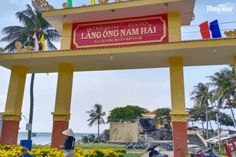 Dinh Nam Hải (Lăng Cá Ông) – Nơi lưu giữ nét văn hóa tâm linh độc đáo trong tour Nam Du