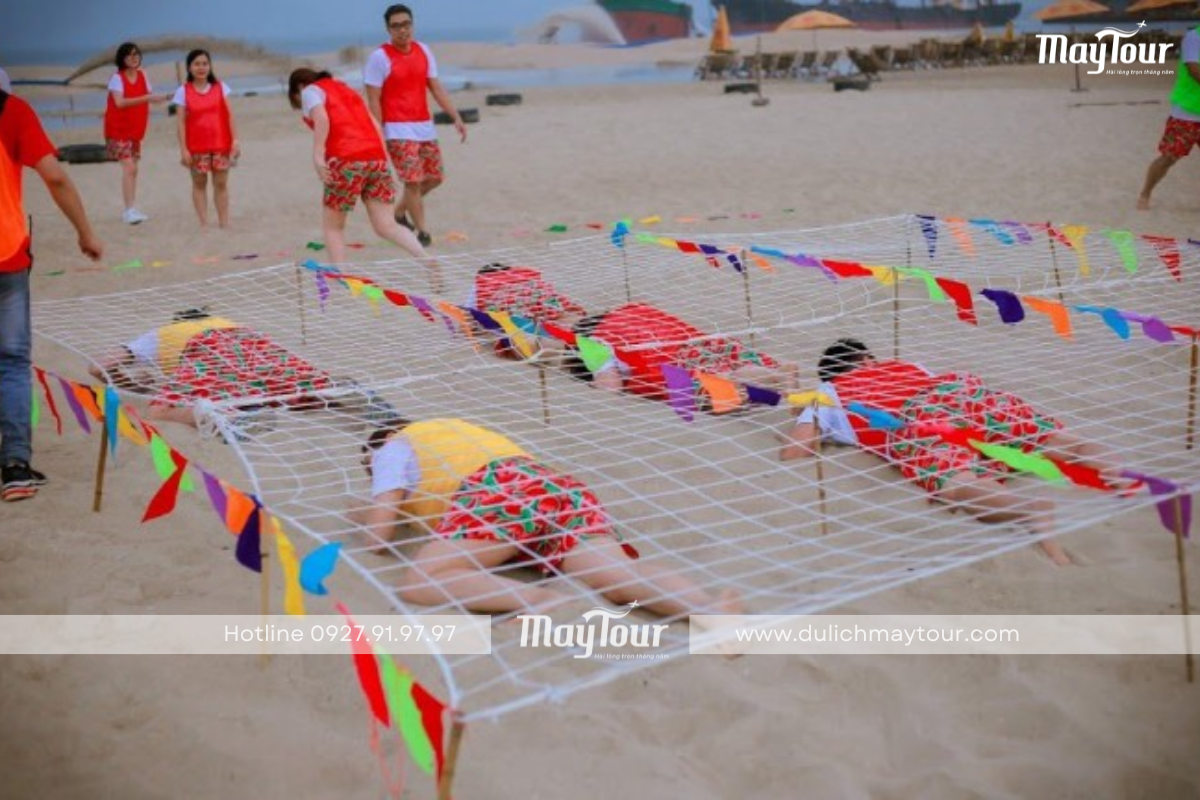 Vượt địa đạo vượt thử thách team building bãi biển