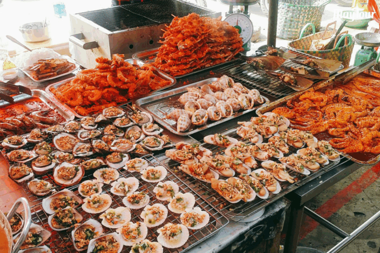 Quý khách dùng bữa sáng và tự do khám phá đảo Nam Du.