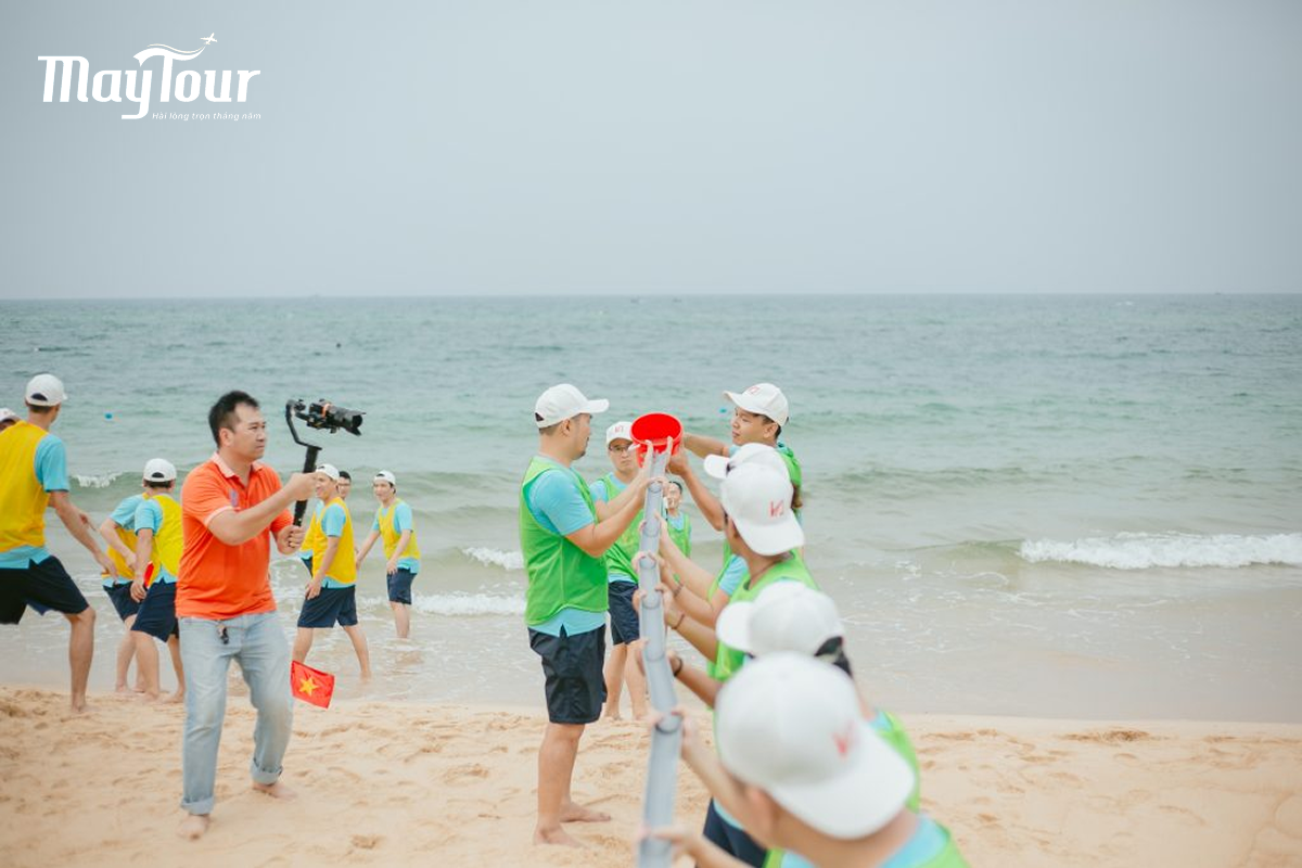 Top 10 các trò chơi team building bãi biển hot nhất hè 2026