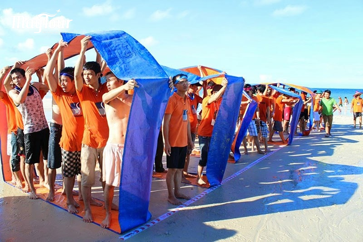 Top 10 các trò chơi team building bãi biển hot nhất hè 2026