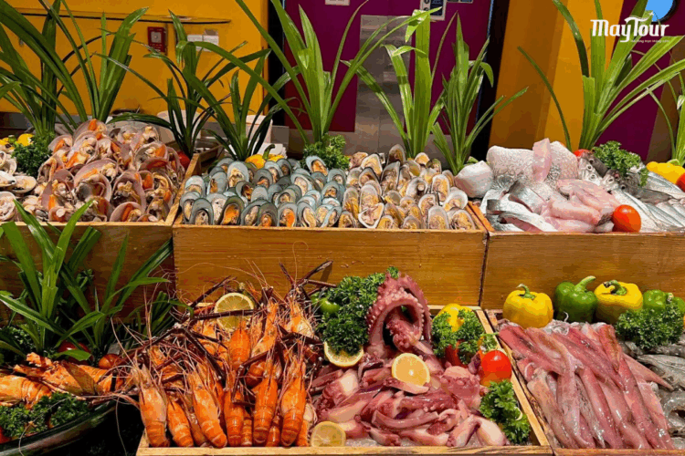 bữa tiệc Buffet BBQ hải sản hơn 100 món.