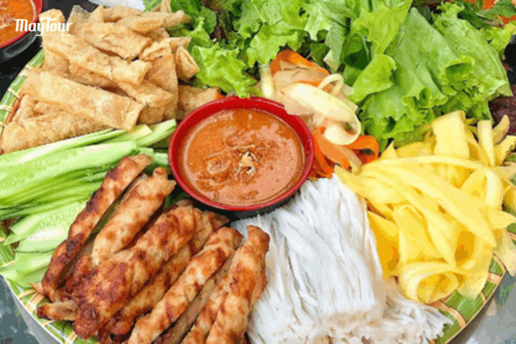 Thưởng thức nem nướng Ninh Hòa – đặc sản trứ danh trong tour Nha Trang