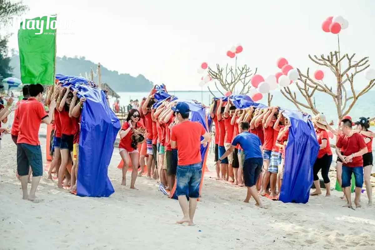 Team Building Nha Trang với trò chơi Bánh xe đồng đội