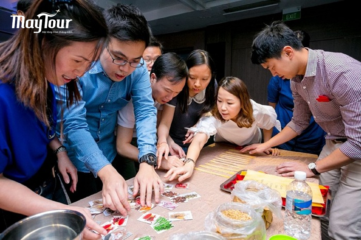 Trò chơi "Đoán từ khóa" trò chơi team building cho nhân viên
